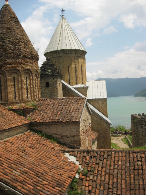 water behind ananuri