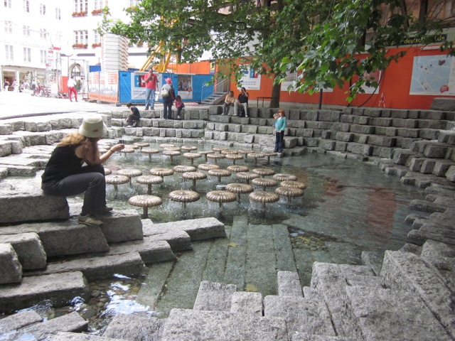 public fountain in marienplatz