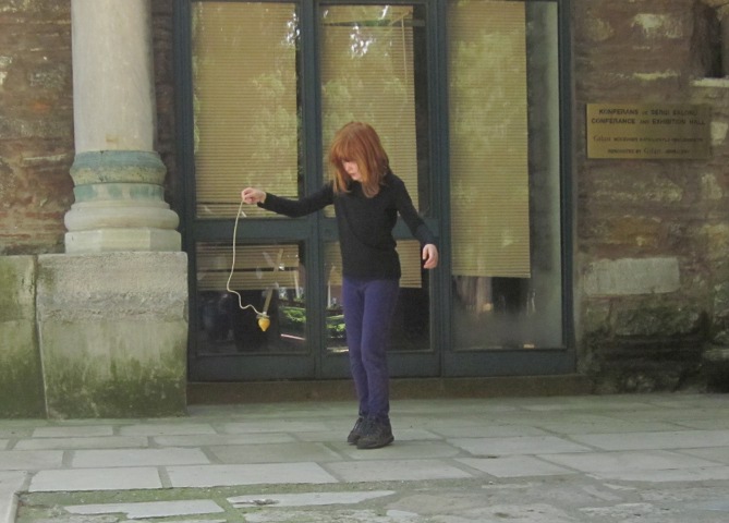 cielo trying to jump her top