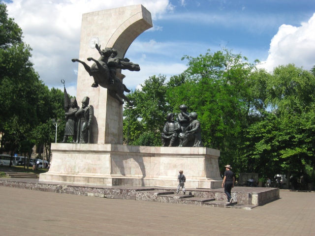 Fatih Sultan Mehmet statue